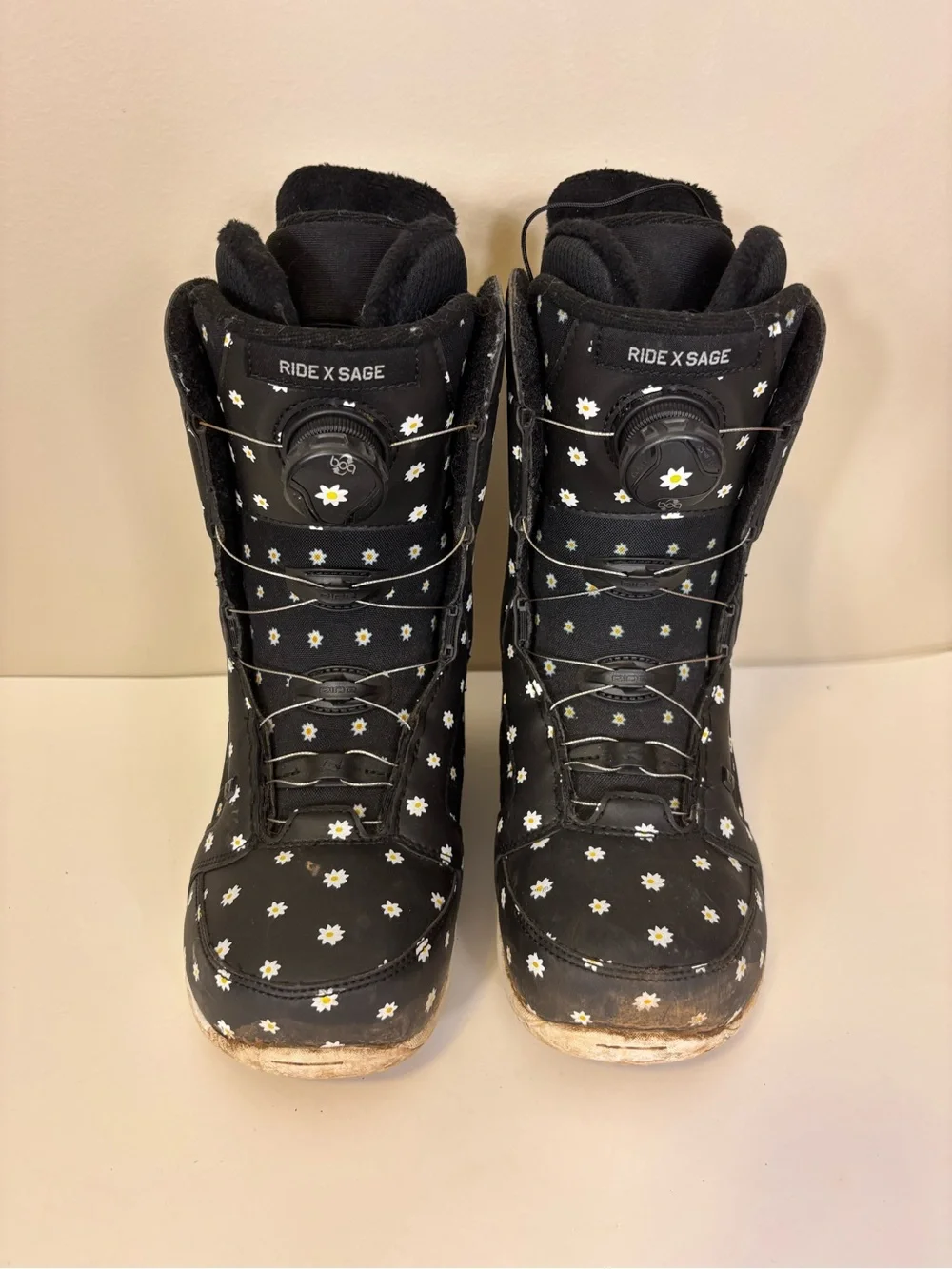 Ride x Sage Women’s Black Snowboard Boots with White Daisy Print 8